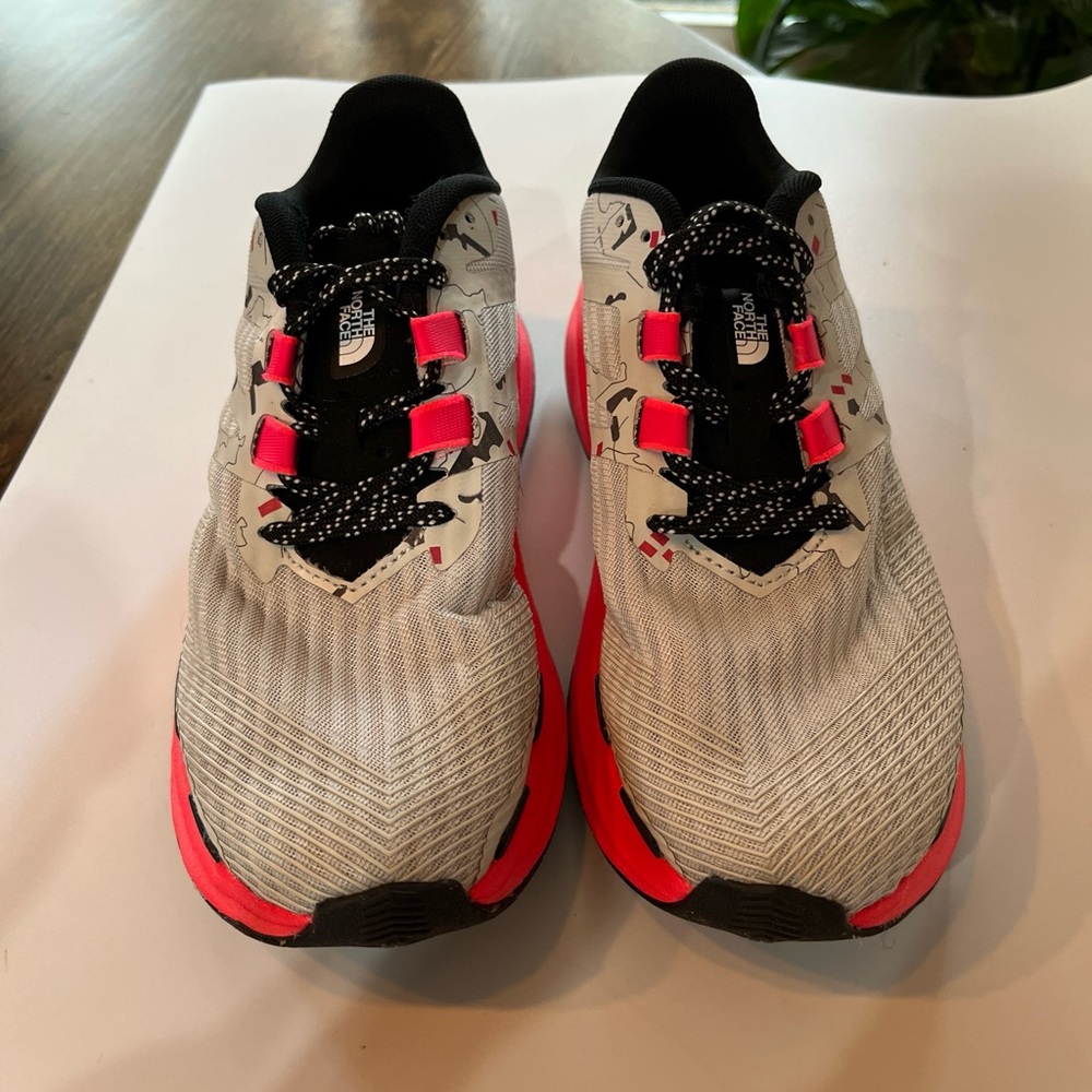 The NorthFace Women’s Vectiv Eminus Sneakers In Grey/ Pink SZ US 7.5